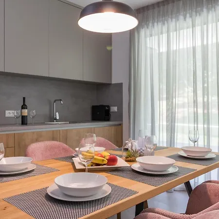 Apartment Luxury Magali 1 *